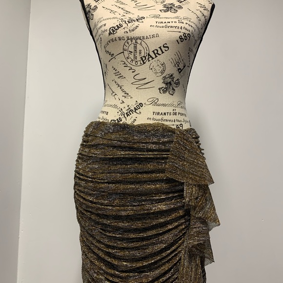 Zara Gold Thread Mini Skirt Size Medium NWOT New Without Tags - Picture 4 of 16